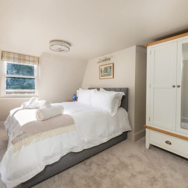 Top floor apartment, Bath 4