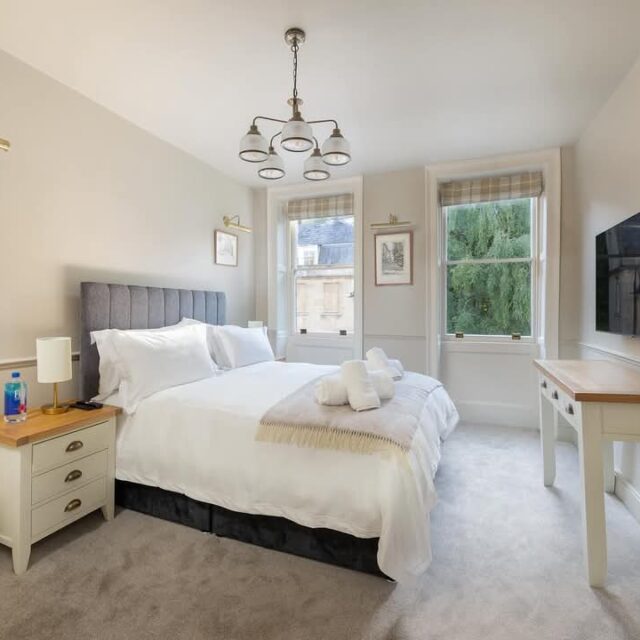 Top floor apartment, Bath 7