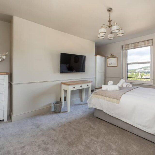 Top floor apartment, Bath 9